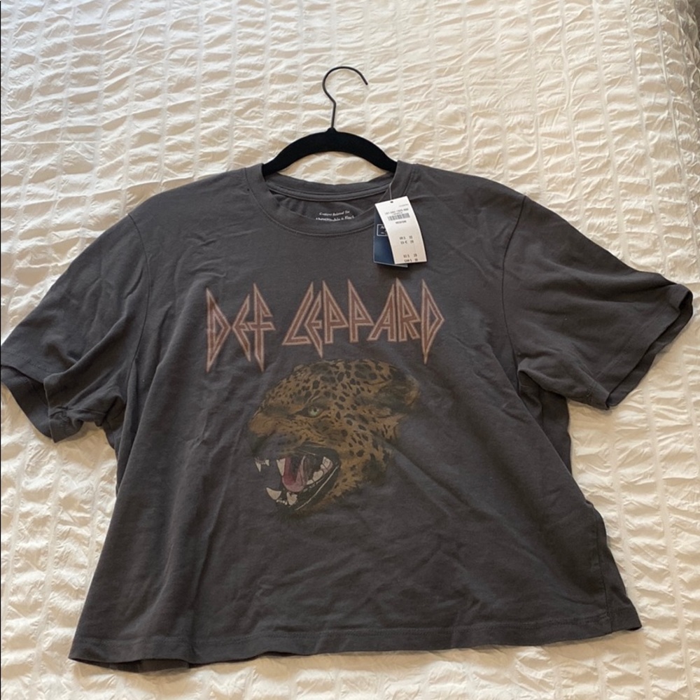 NEW Abercrombie Cropped Def Leppard graphic Tee